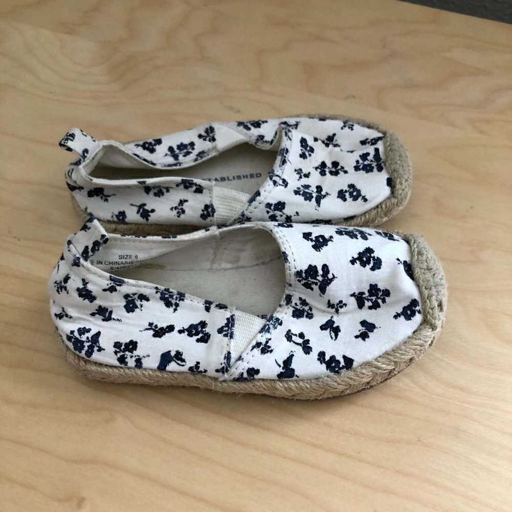 Baby Gap Slip On Espadrille Flats Toddler size 6T White & Black Floral